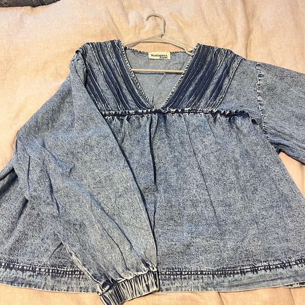NWOT Savanna Jane denim blouse